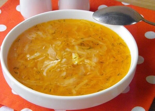 Kopūstų sriuba meniu tiems, kurie nori sulieknėti raugintų kopūstų dėka